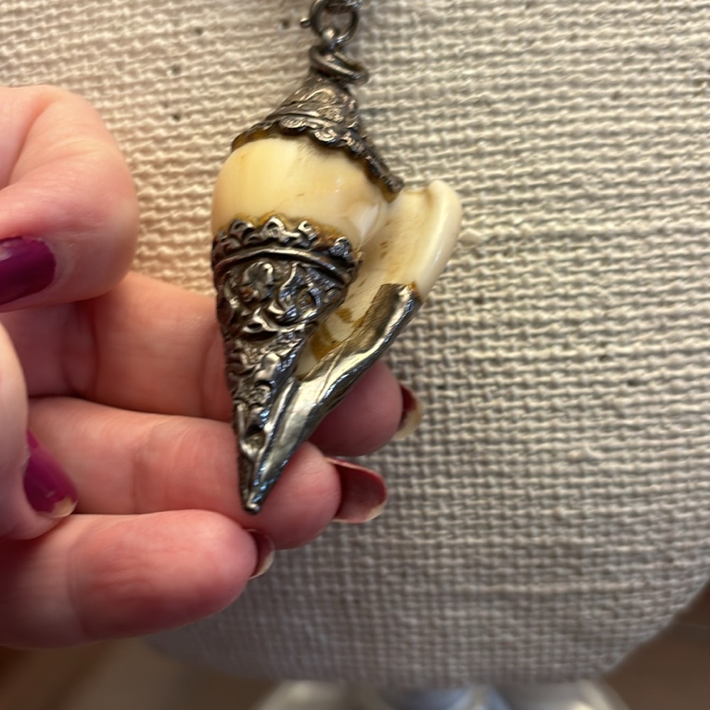Large Statement Necklace Shell - Picture 2 of 9